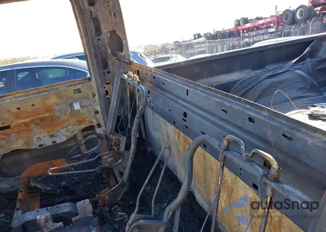 2004 Chevrolet Silverado 1500 из США, поврежденный, VIN 1GCEC14V64Z167098